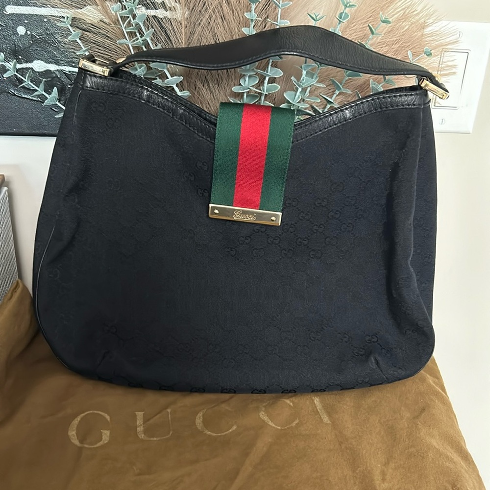 AUTHENTIC Gucci shoulder bag